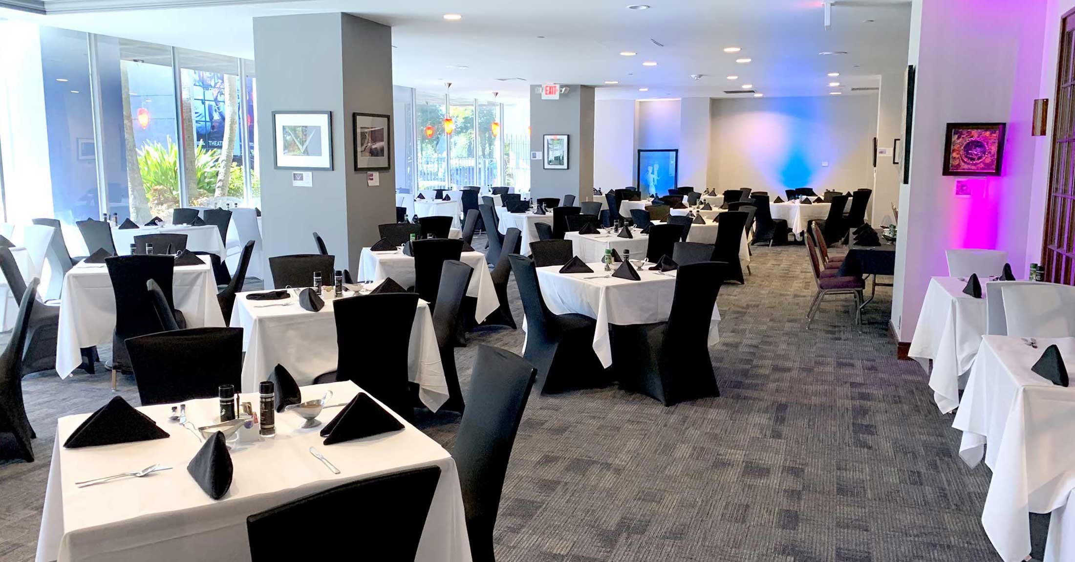 banquet setup, white and black table linens